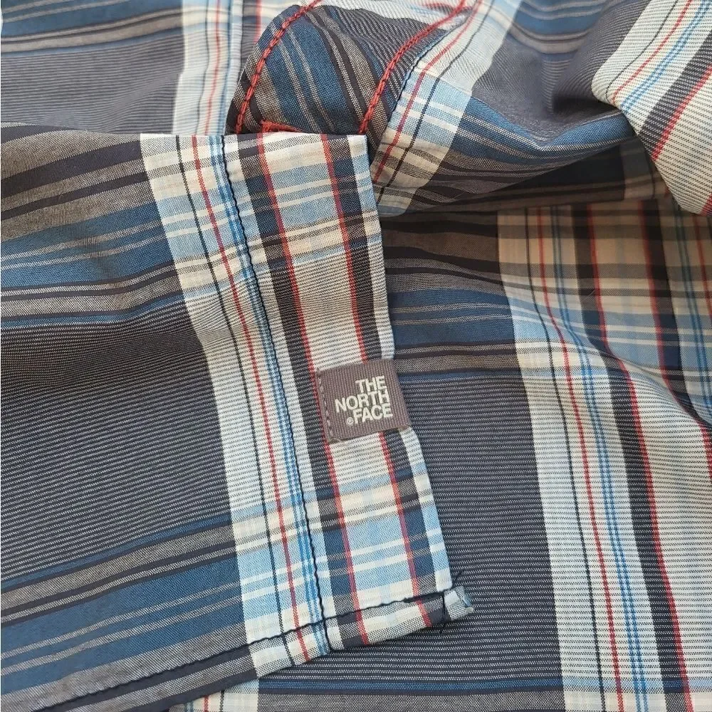 The North Face Plaid Short Sleeve Button Front Shirt Men's med